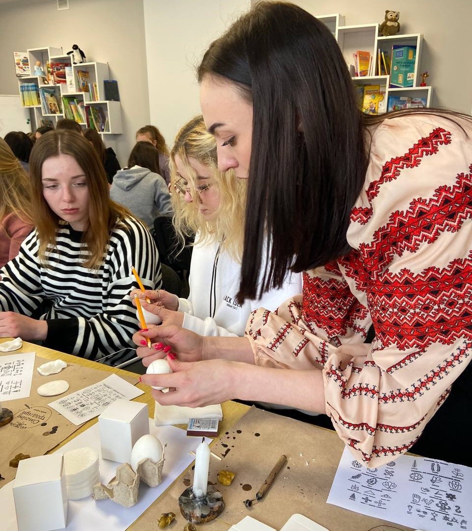 Пояснення етапів малювання писанки